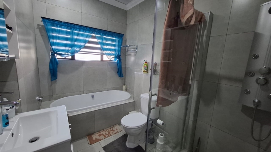 3 Bedroom Property for Sale in Elandia North West